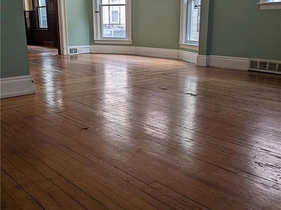 2nd image of 552 Potomac Ave