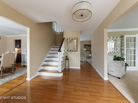 2nd image of 3930 Charlemagne Dr