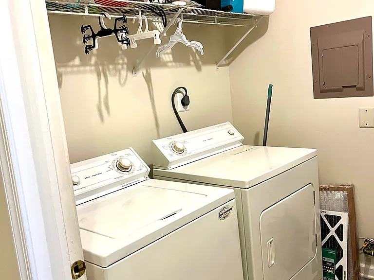 Full sized washer and dryer, newly upgraded hvac system