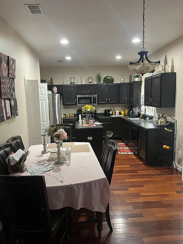 4 bed, 2.5 bath, 2266 sqft, $2,800 — Photo 1