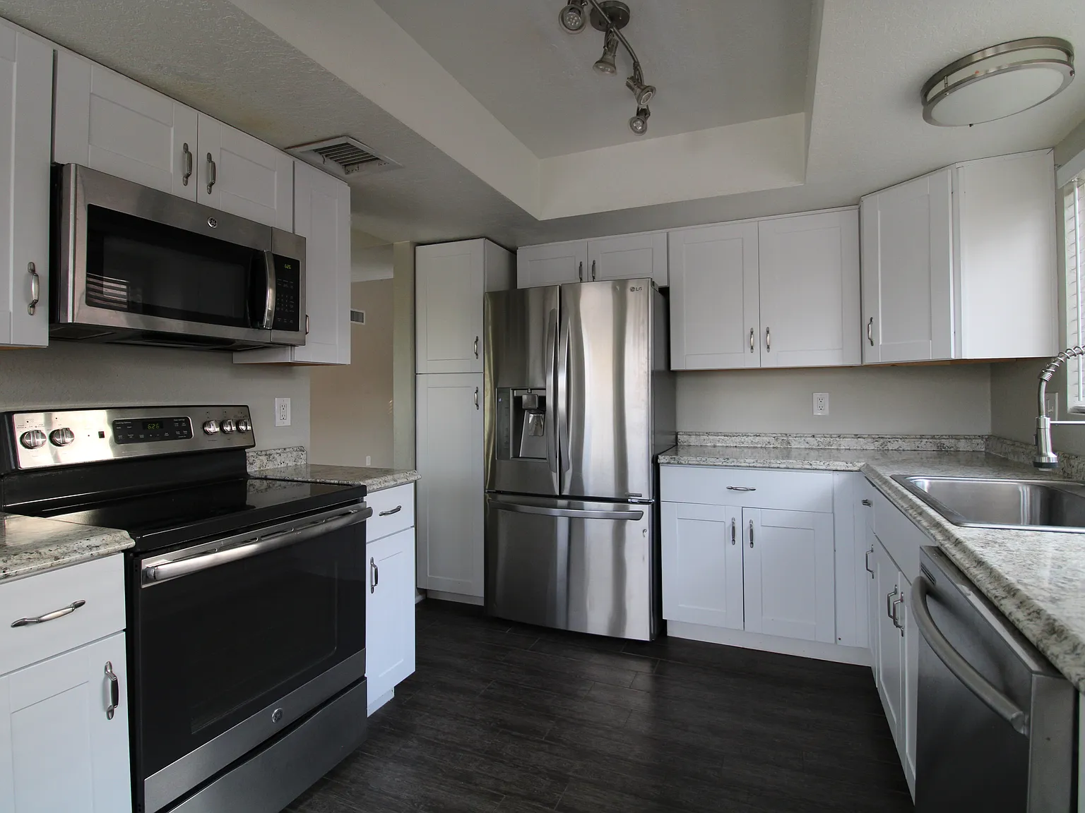 2 bed, 1205 sqft, $1,700 — Photo 3