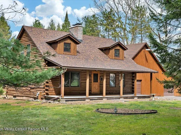 2213 U.S. 9, Kinderhook, NY 12106