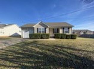 445 Cranklen Cir, Clarksville, TN 37042