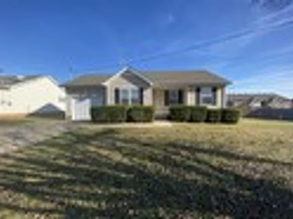445 Cranklen Cir, Clarksville, TN 37042