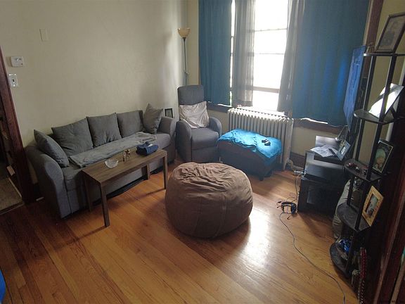 4th image of 100 Woodlawn Ave
