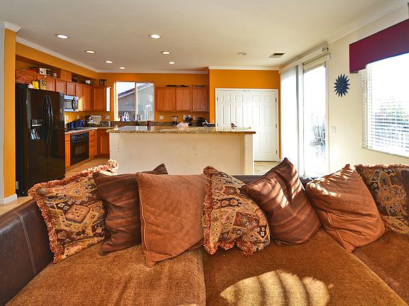 3rd image of 4582 Menona Dr