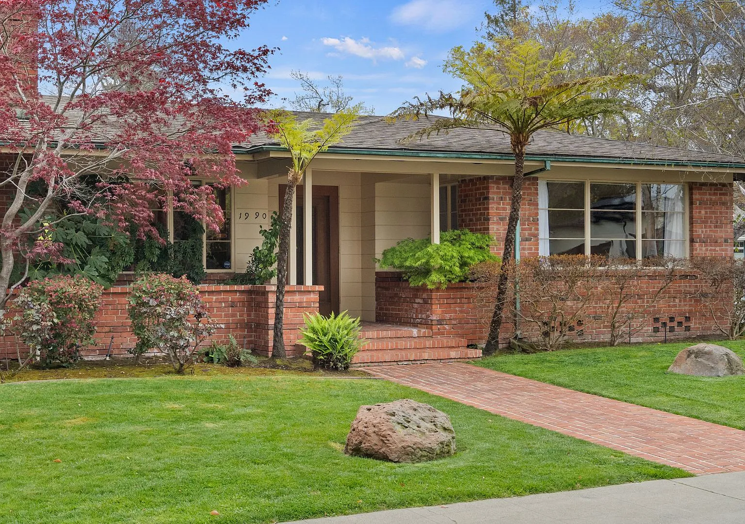 Iconic Birge Clark California Ranch in Palo Alto's Leland Manor — Photo 1