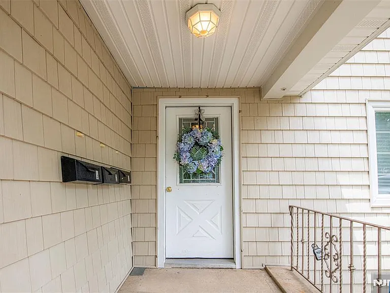 420 Carmita Ave #1 — Photo 3