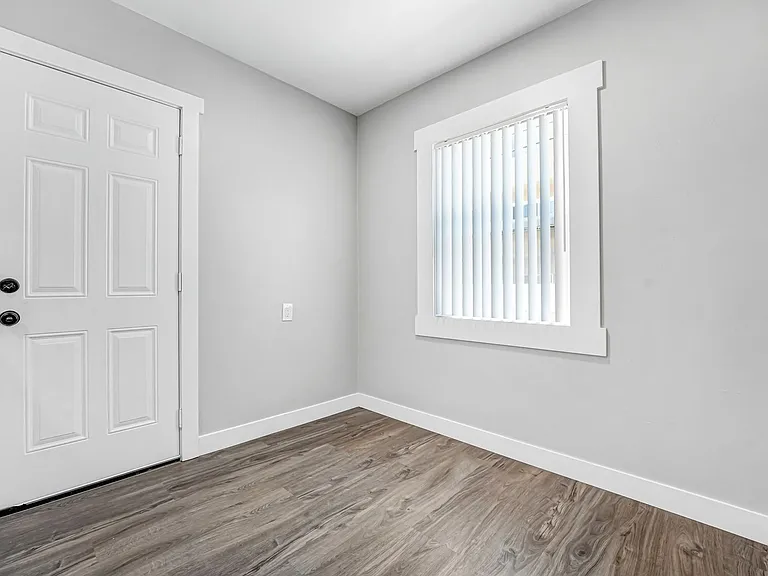 1616 Cherry Lane — Photo 4