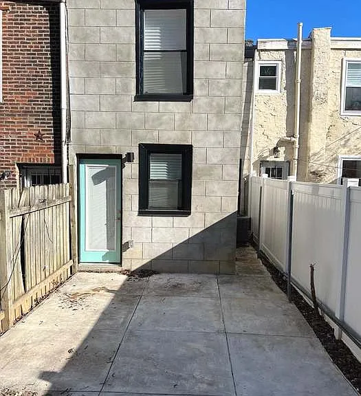 406 Sloan St — Photo 16