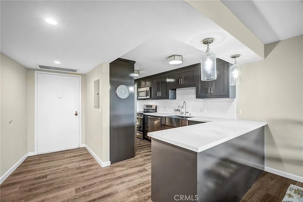2 bed, 1422 sqft, $5,000 — Photo 2