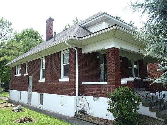 2nd image of 828 Texas Ave