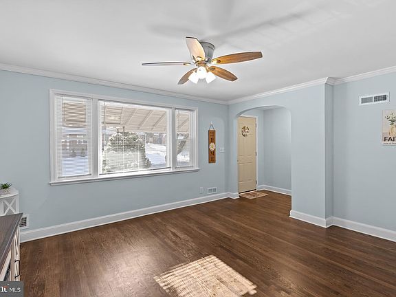 5th image of 3206 Yosemite Ave