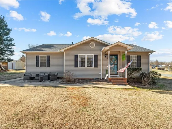 4429 Fairland Ct, Burlington, NC 27215