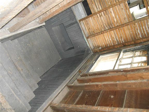 42nd image of 1683 Juanita Ave