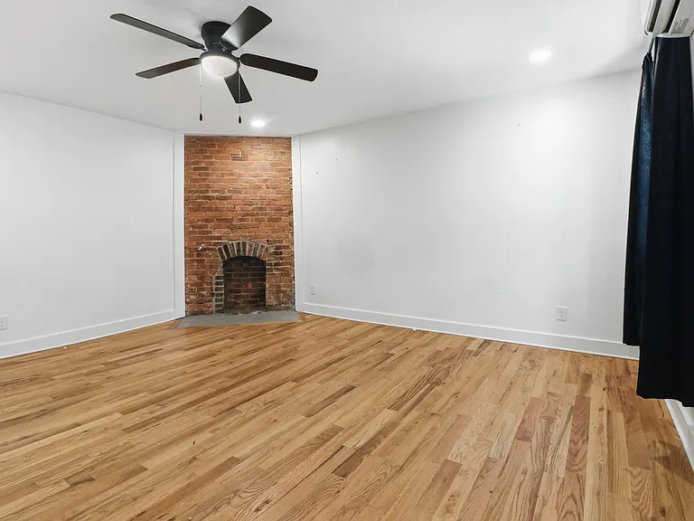 186 Hurt St NE #D1 — Photo 16