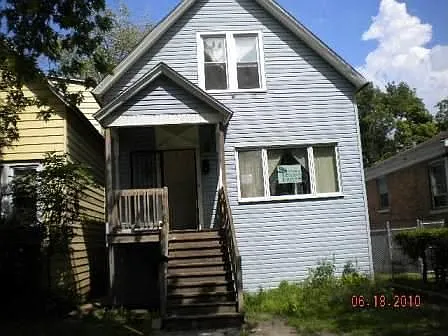 7921 S Escanaba Ave photo 1