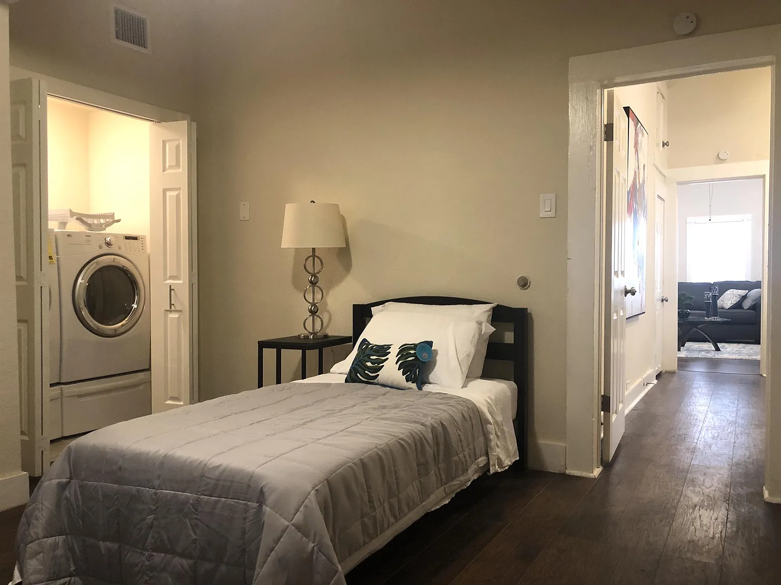 603 Devine St — Photo 4