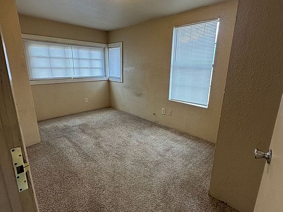 4th image of 3916 Line Ave