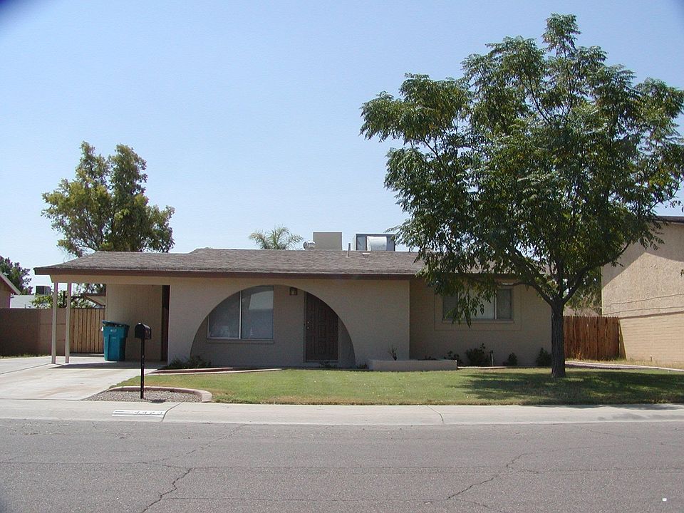 Covered Front Entry W/N Exposure