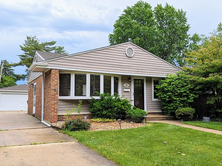 705 N Wille St — Photo 1