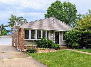 705 N Wille St, Mount Prospect, IL 60056