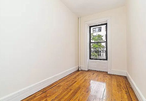 4th image of 414 E 89th St APT 5R