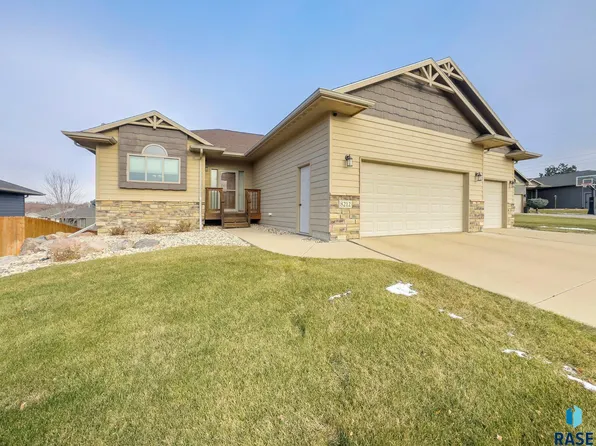 8212 E Willow Glen Cir, Sioux Falls, SD 57110