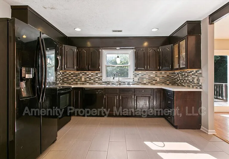36 Old Fox Hill Rd — Photo 7