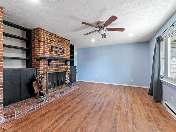 3rd image of 572 Cedar St