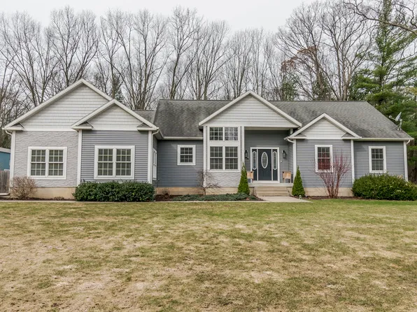 6691 E Point Dr, Fruitport, MI 49415