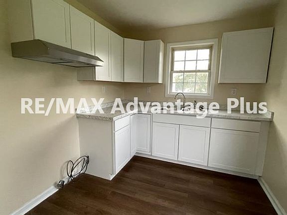 3rd image of 208 Front St