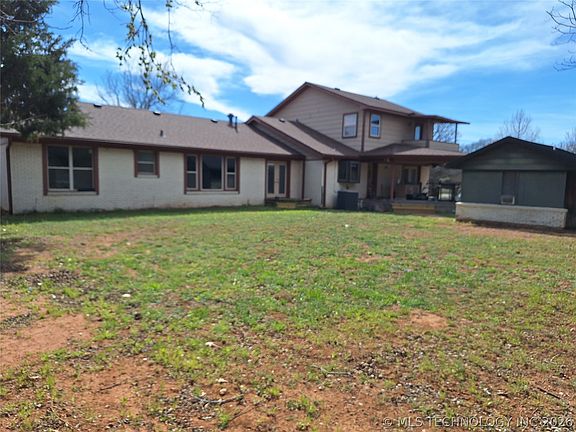 2nd image of 729 W Plato Rd