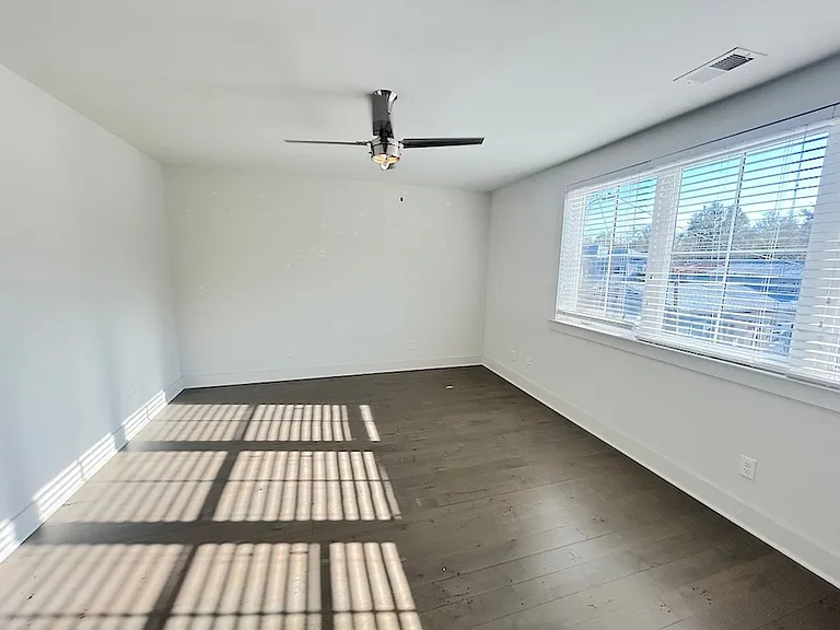 1212 E Broad St — Photo 18