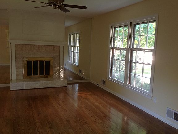 3rd image of 4300 E 105th St