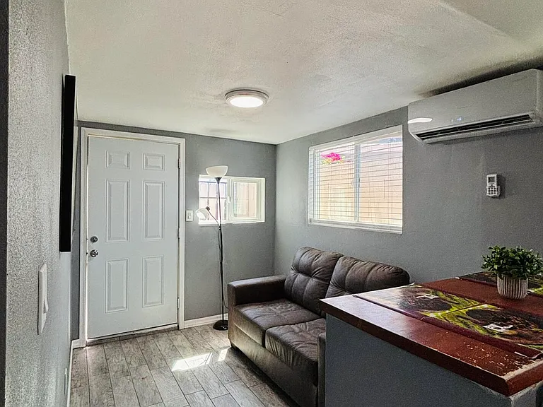 3720 W Mauna Loa Ln #STUDIO — Photo 4