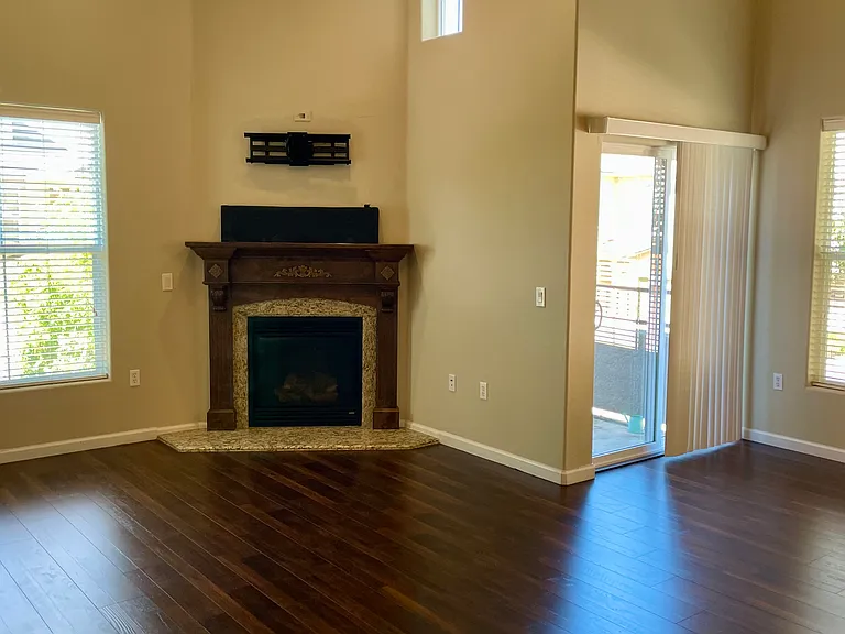 1012 Vessona Cir — Photo 10