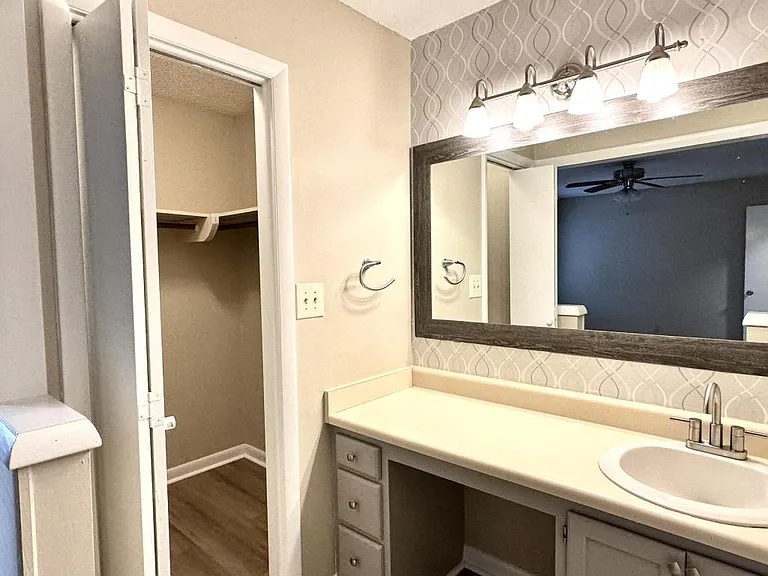 6716 Sandfield Ct — Photo 10