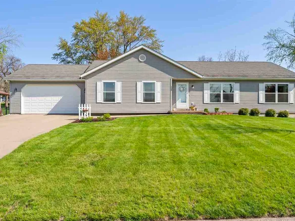 108 Fairview Dr, Wellman, IA 52356