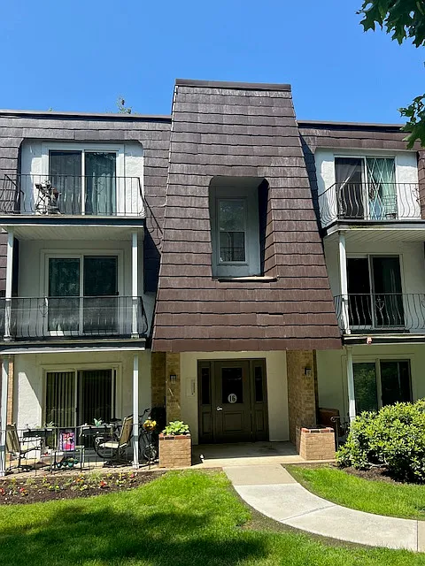 2 bed, 1.5 bath, 1041 sqft, $2,200 — Photo 1