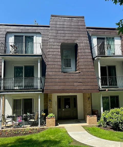 16 Shadowbrook Ln #32 — Photo 1