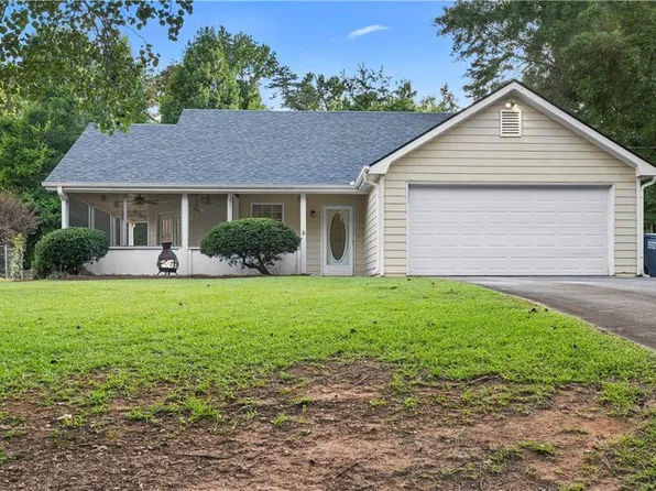 165 Lakefront Dr, Covington, GA 30016