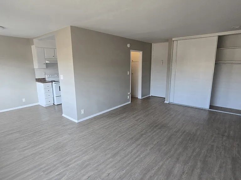 510 S Mariposa Ave #303 — Photo 7