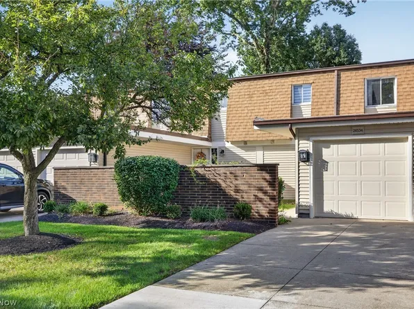 26534 Sussex Dr, Olmsted Falls, OH 44138