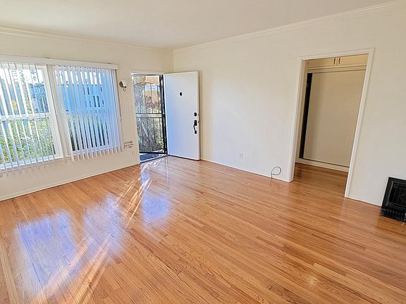 4th image of 2406 Grandview Ave