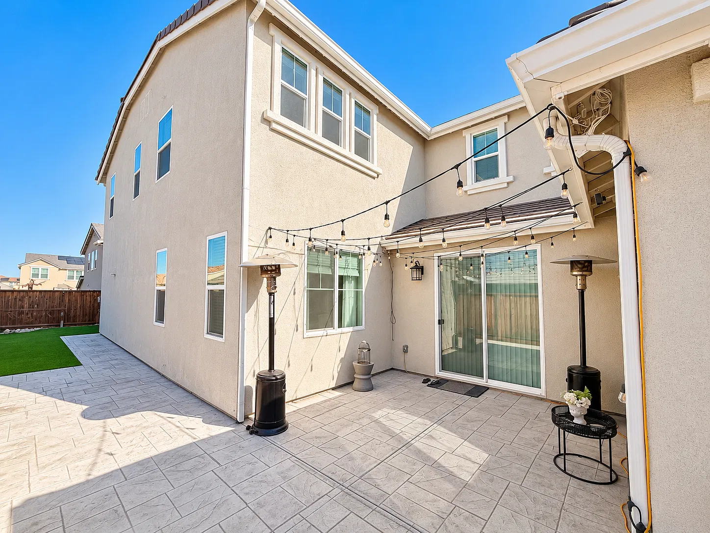 5 bed, 4.5 bath, 3700 sqft, $4,799 — Photo 2