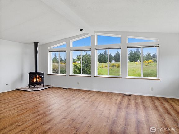 5th image of 16840 Flume Road SE