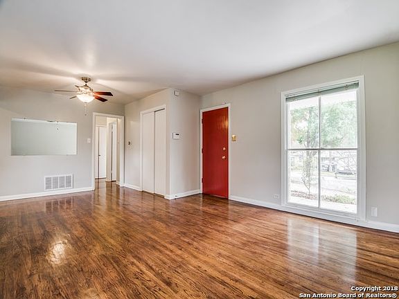 5th image of 611 Blakeley Dr