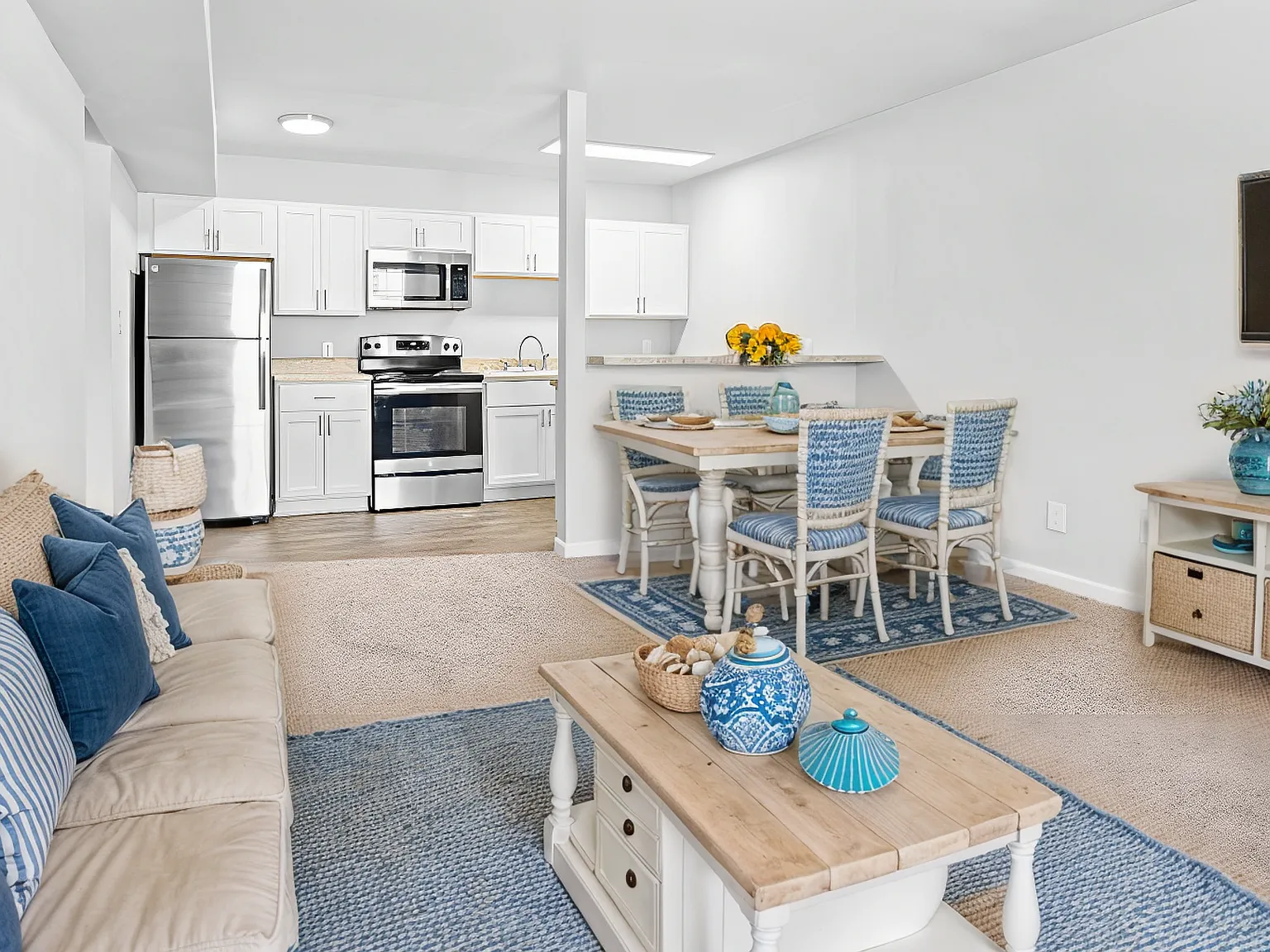 Community Apartments — Photo 2