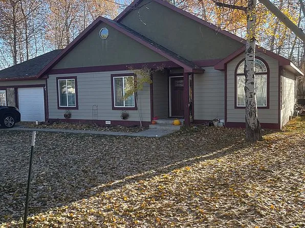102 S 3rd St, Roberts, MT 59070